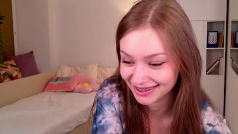 Snapshot of sheilla_pink chatting on 05-30-26, 04:04 SHEILA online show from 05-30-26, 04:04