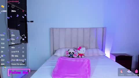 Danna   online show from 11-19-25, 02:44