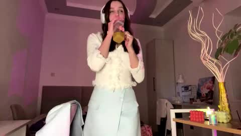 Snapshot of shellicruickshank chatting on 12-03-25, 07:34 Elsa online show from 12-03-25, 07:34