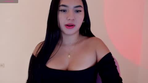 Snapshot of shelly_rohades chatting on 11-21-25, 01:15 online show from 11-21-25, 01:15