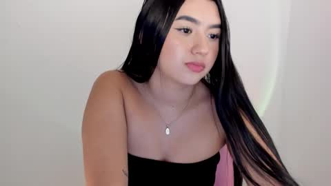 Snapshot of shelly_rohades chatting on 12-14-25, 04:51 online show from 12-14-25, 04:51