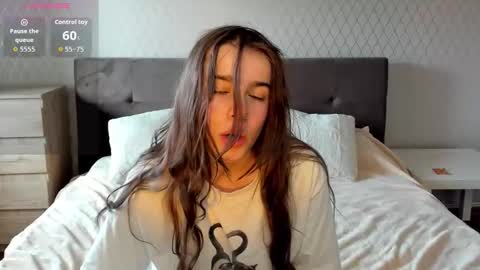 ShelyMoon online show from 09-28-25, 01:05