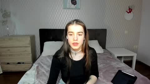 ShelyMoon online show from 10-24-25, 01:40