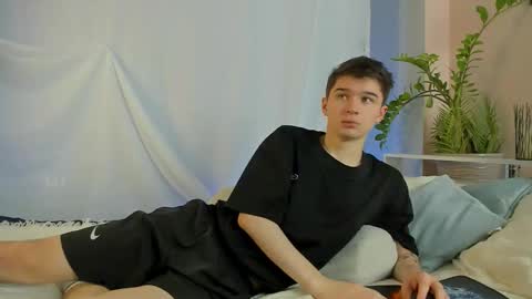 Max online show from 02-15-26, 07:32