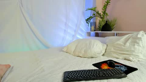 Max online show from 04-01-26, 07:22