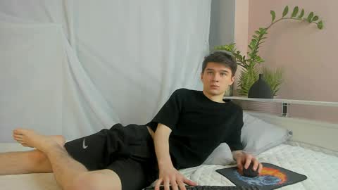 Max online show from 04-15-26, 07:58