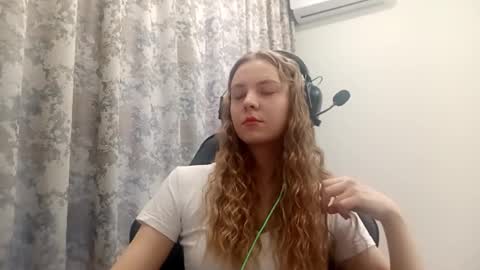 Snapshot of sherrylkeep chatting on 12-04-25, 06:23 Lisa online show from 12-04-25, 06:23