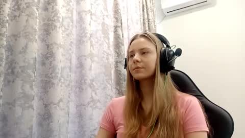 Lisa online show from 12-18-25, 06:19