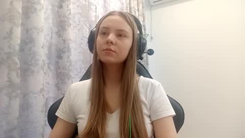 Lisa online show from 12-21-25, 06:09