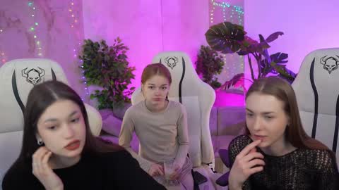 Snapshot of sheryl_elegance chatting on 02-19-25, 11:49 Sheryl online show from 02-19-25, 11:49