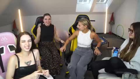 Snapshot of sheryl_elegance chatting on 09-24-25, 10:18 Sheryl online show from 09-24-25, 10:18