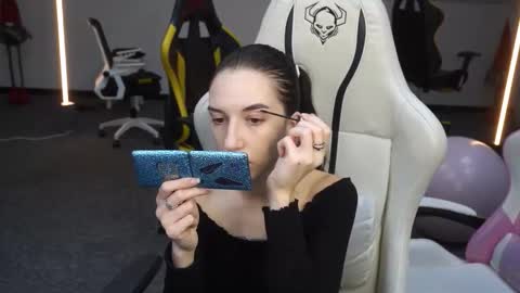 Snapshot of sheryl_elegance chatting on 10-04-25, 10:24 Sheryl online show from 10-04-25, 10:24