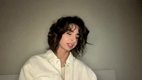 Amy online show from 05-20-26, 01:39