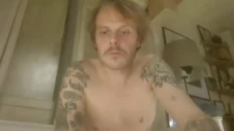 Snapshot of shesawitch chatting on 11-06-25, 02:01 shesawitch online show from 11-06-25, 02:01