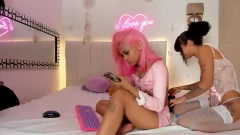 Snapshot of sheyla_vegas chatting on 12-21-25, 04:25 sheyla_vegas online show from 12-21-25, 04:25