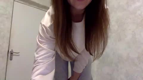 Snapshot of shining_pearl chatting on 10-06-25, 09:34 Jesica online show from 10-06-25, 09:34