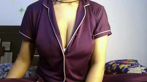 Snapshot of shiri_hot chatting on 09-29-25, 02:16 Siri online show from 09-29-25, 02:16