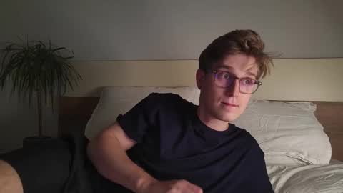 Snapshot of shirizo chatting on 11-30-25, 08:02 Matthew online show from 11-30-25, 08:02