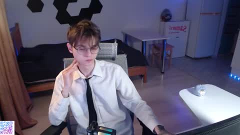 Snapshot of shiromy_ chatting on 11-23-25, 07:24 shiromy_ online show from 11-23-25, 07:24