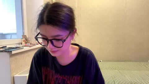 Snapshot of shontagrabowski chatting on 05-21-26, 12:12 Marie online show from 05-21-26, 12:12