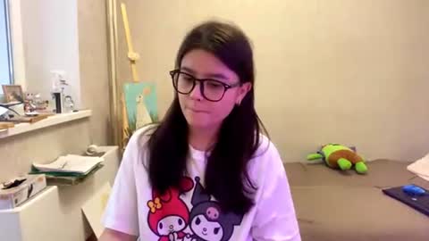 Snapshot of shontagrabowski chatting on 06-12-26, 02:16 Marie online show from 06-12-26, 02:16