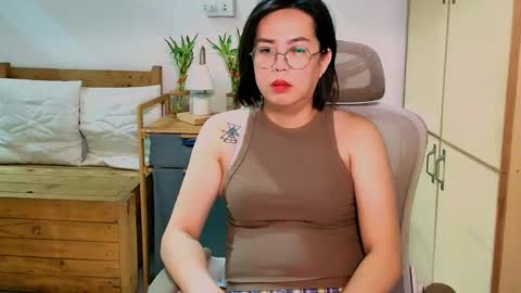 Snapshot of shootingcumts chatting on 05-12-26, 01:14 Mori online show from 05-12-26, 01:14