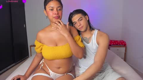 Snapshot of shopia_tony chatting on 12-03-24, 06:59 Shopia  Tony online show from 12-03-24, 06:59