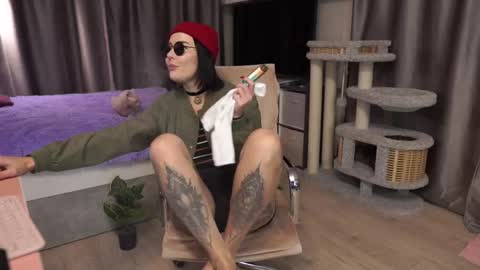 Anna online show from 10-31-25, 06:42