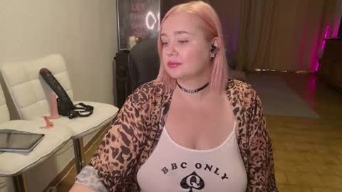 Mimi   online show from 11-23-25, 11:32