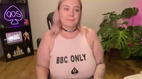 Snapshot of showmebbw chatting on 07-19-26, 04:11 Mimi online show from 07-19-26, 04:11