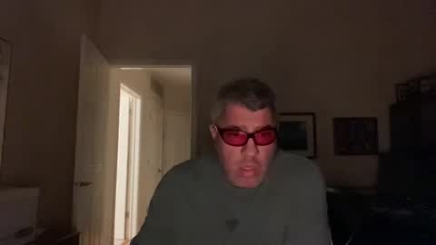 Snapshot of showmet chatting on 12-14-24, 07:40 Chicago Guy online show from 12-14-24, 07:40