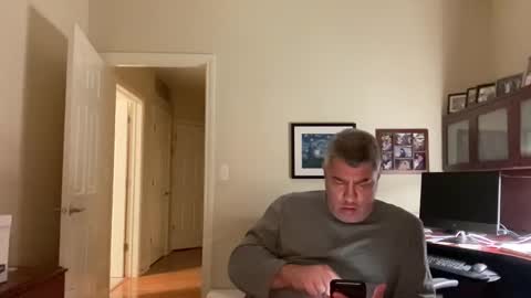 Snapshot of showmet chatting on 01-03-25, 06:11 Chicago Guy online show from 01-03-25, 06:11