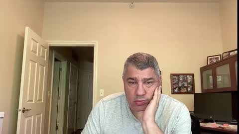 Snapshot of showmet chatting on 09-16-25, 06:42 Chicago Guy online show from 09-16-25, 06:42