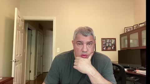 Snapshot of showmet chatting on 09-30-25, 07:52 Chicago Guy online show from 09-30-25, 07:52