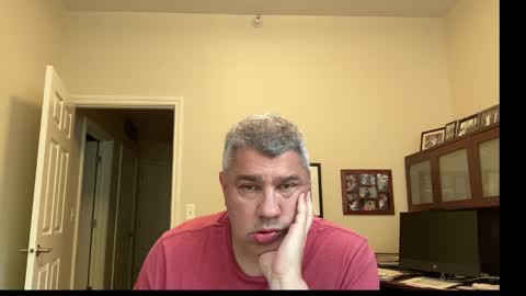 Snapshot of showmet chatting on 10-17-25, 10:23 Chicago Guy online show from 10-17-25, 10:23