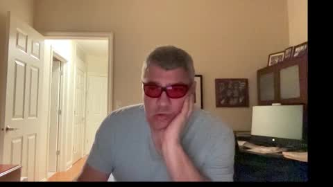 Snapshot of showmet chatting on 10-29-25, 03:53 Chicago Guy online show from 10-29-25, 03:53