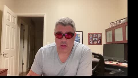 Snapshot of showmet chatting on 10-30-25, 03:30 Chicago Guy online show from 10-30-25, 03:30