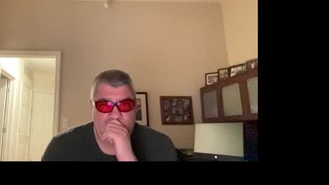Snapshot of showmet chatting on 04-11-26, 03:33 Chicago Guy online show from 04-11-26, 03:33