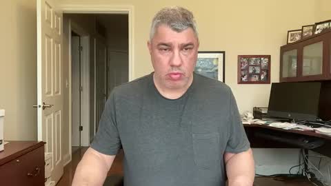 Snapshot of showmet chatting on 04-11-26, 10:14 Chicago Guy online show from 04-11-26, 10:14