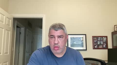 Snapshot of showmet chatting on 04-14-26, 07:31 Chicago Guy online show from 04-14-26, 07:31