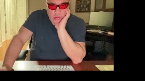 Snapshot of showmet chatting on 04-18-26, 03:43 Chicago Guy online show from 04-18-26, 03:43