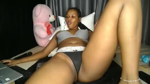 Snapshot of shugacubee chatting on 02-08-25, 02:58 EVA online show from 02-08-25, 02:58