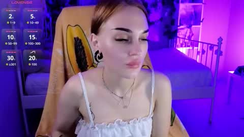 Snapshot of shuhuameow chatting on 10-26-25, 04:46 Emly online show from 10-26-25, 04:46