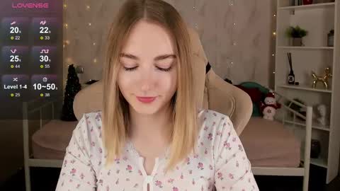 Snapshot of shy__polly chatting on 12-16-25, 12:15 Polly online show from 12-16-25, 12:15