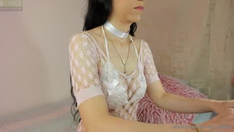 Snapshot of shy_angel_30 chatting on 04-09-26, 01:05 Angel online show from 04-09-26, 01:05