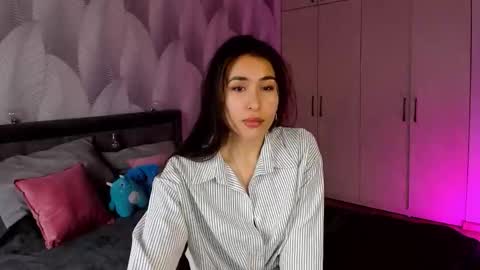 Mika online show from 10-26-25, 02:39