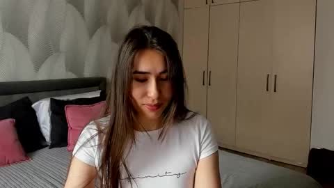 Mika online show from 03-22-26, 04:05