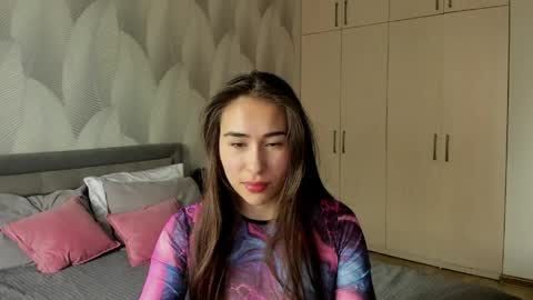 Snapshot of shy_bambiii chatting on 05-29-26, 05:27 Mika online show from 05-29-26, 05:27