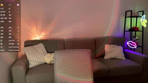 Snapshot of shy_bee chatting on 02-18-26, 11:22 Alice online show from 02-18-26, 11:22