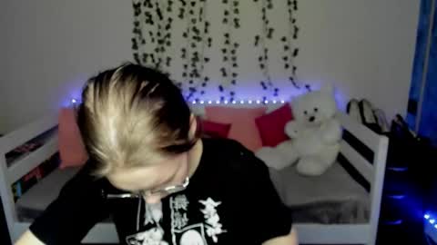 Snapshot of shy_elina01 chatting on 10-15-25, 10:26 shy_elina01 online show from 10-15-25, 10:26